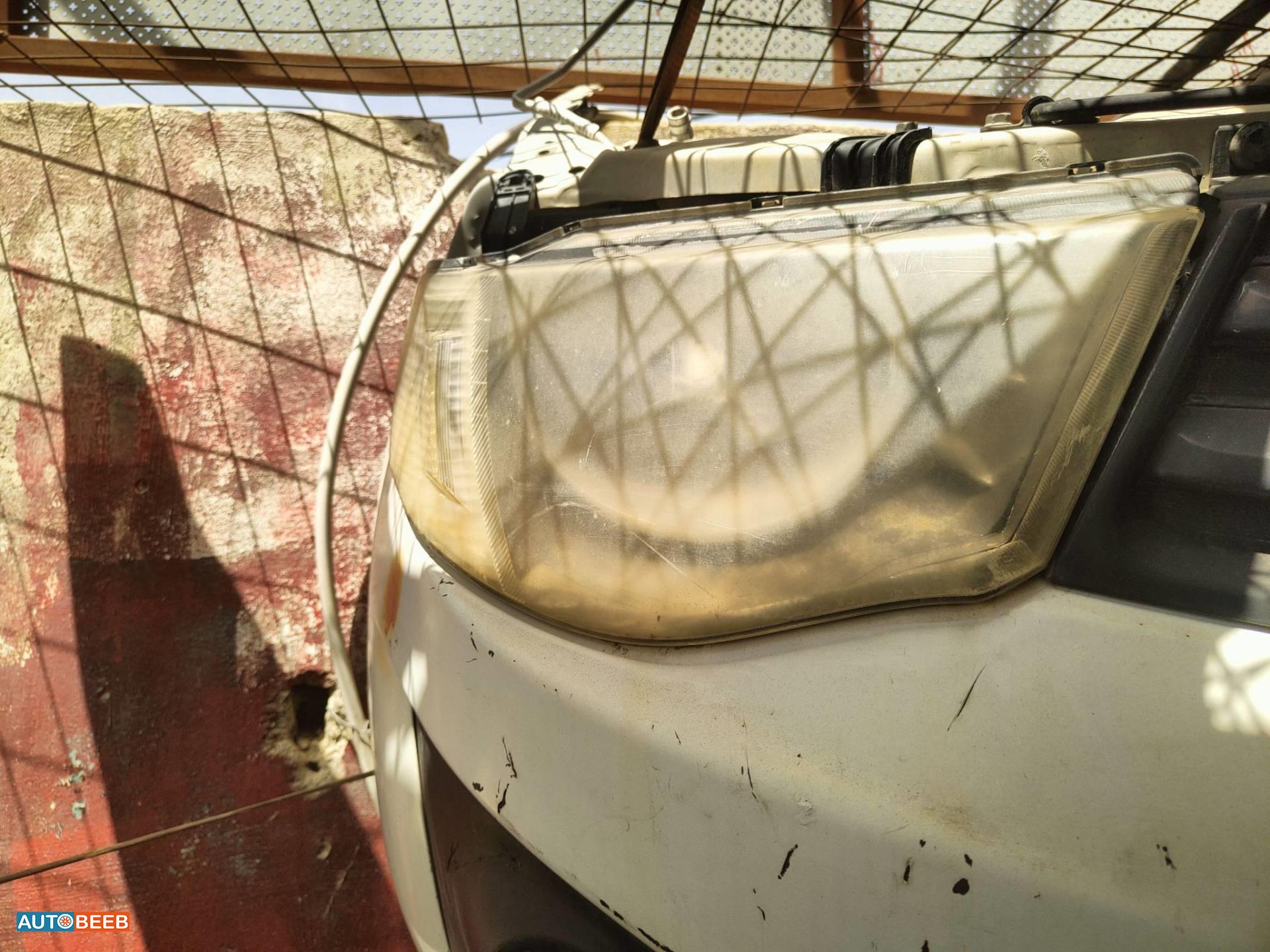 ضوء امامي شمال ميتسوبيشي l200 2011 2012 2013 2014