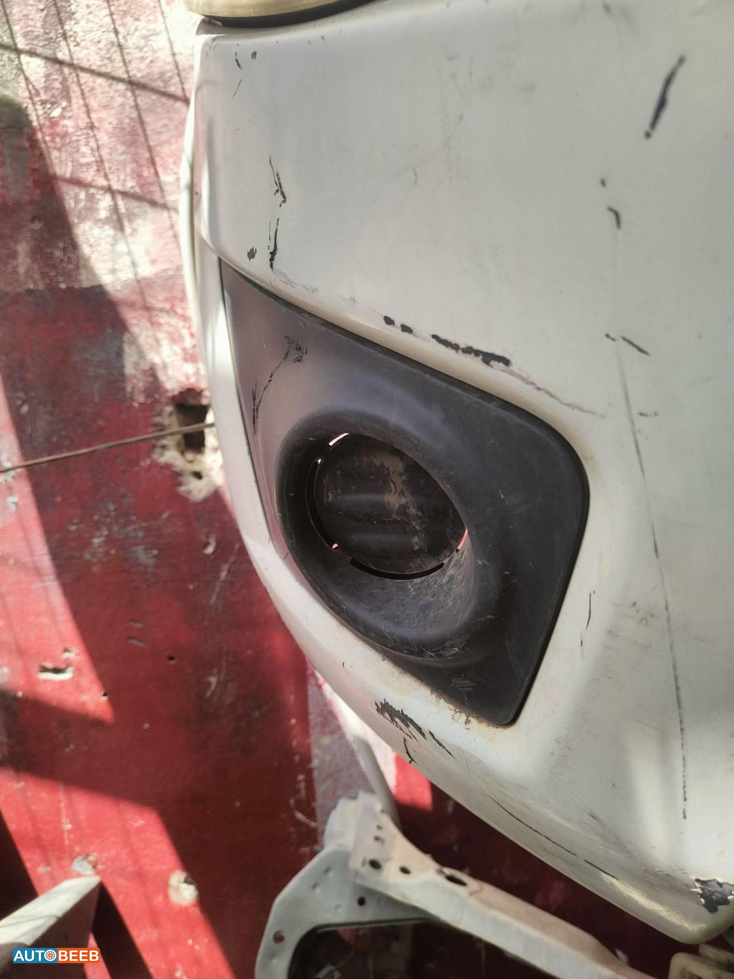 تسكيرة طمبون امامي يمين ميتسوبيشي l200 2011 2012 2013 2014