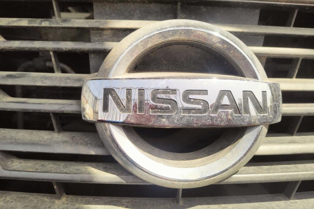 شعار طمبون امامي نيسان نافارا 2017 2018 2019