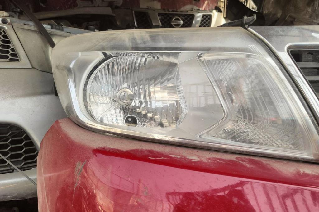 ضوء امامي يمين نيسان نافارا 2017 2018 2019