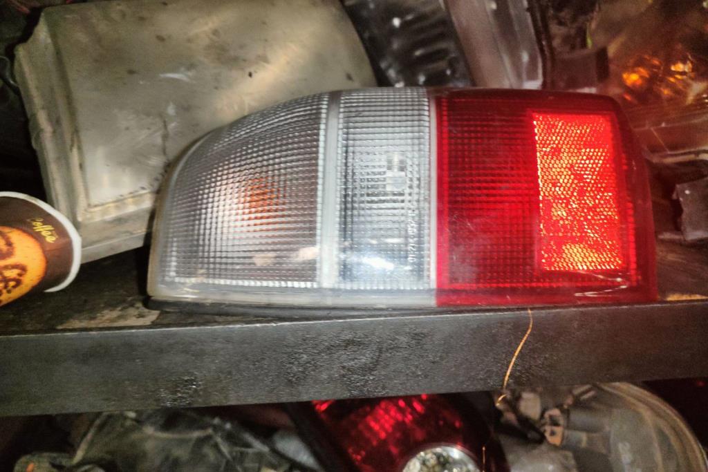 ضوء خلفي يمين شمال ميتسوبيشي l200 2004 2005 2006