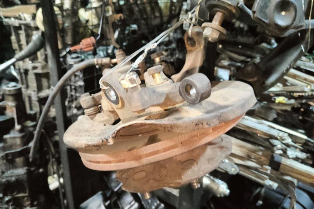 هب عجل نيسان نافارا شبح 2000 2001