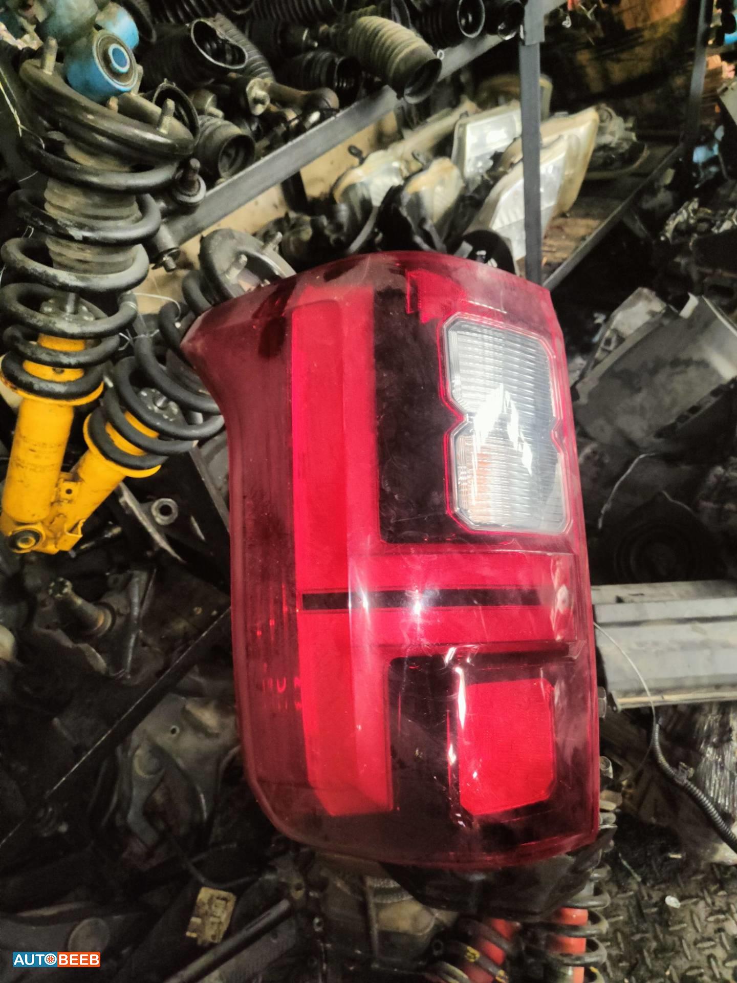 ضوء خلفي يمين شمال ميتسوبيشي l200 2025 2026