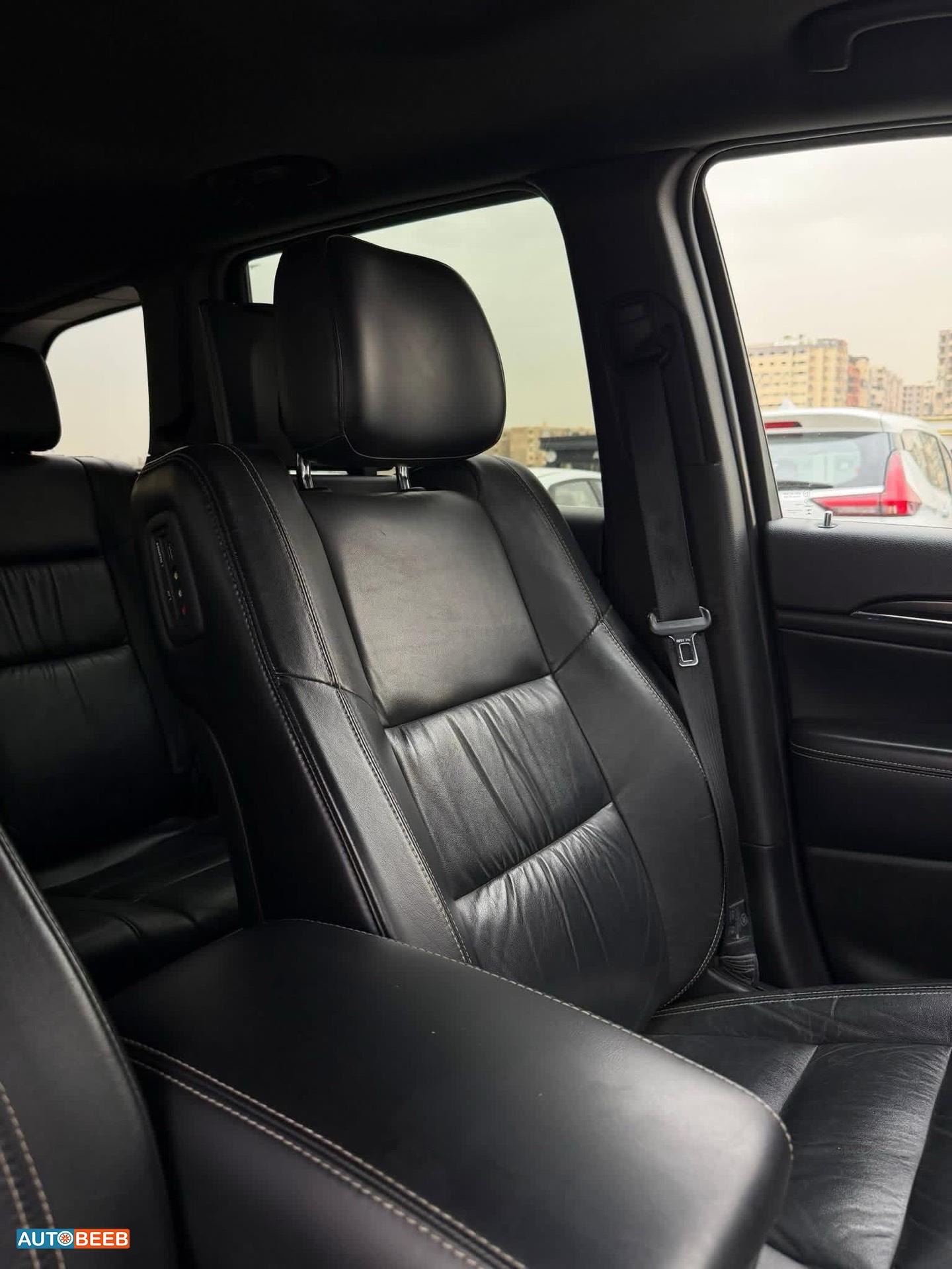 جيب جراند شيروكي 2014