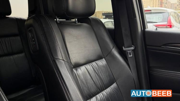 جيب جراند شيروكي 2014