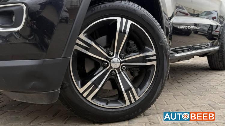 جيب جراند شيروكي 2014