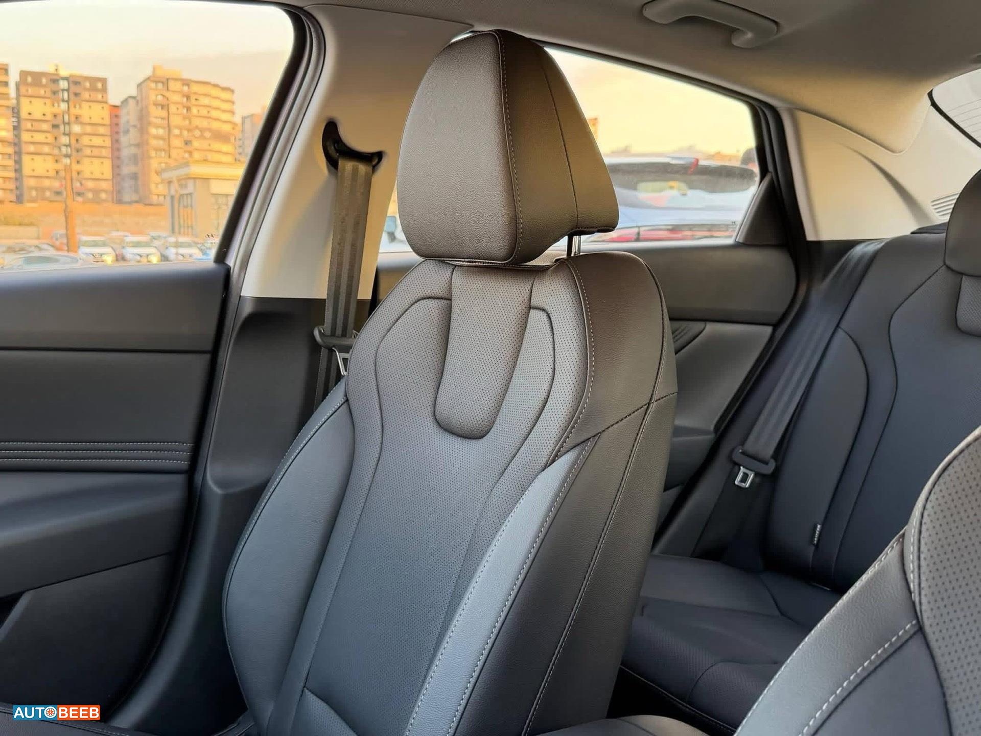 Hyundai Elantra 2025