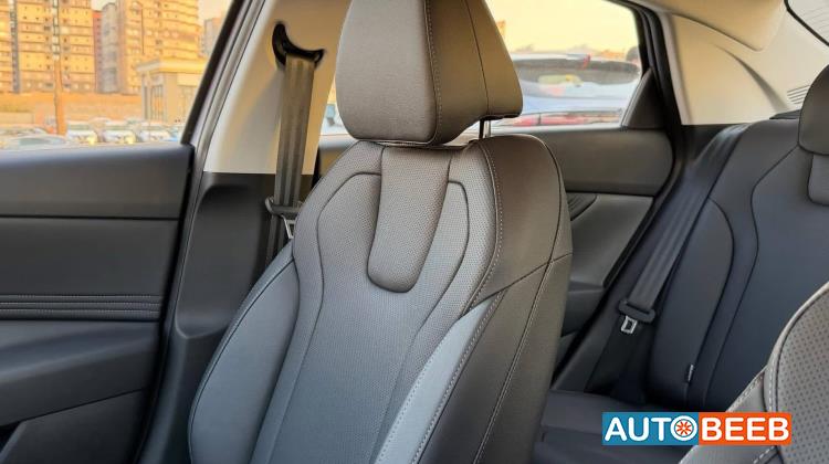 Hyundai Elantra 2025