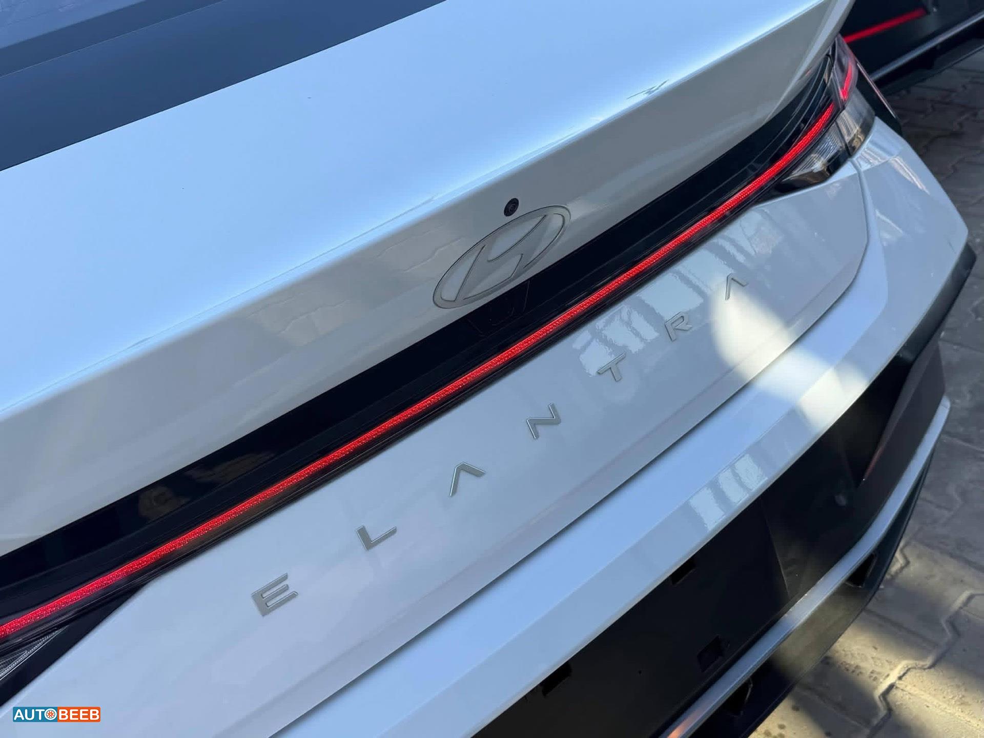 Hyundai Elantra 2025