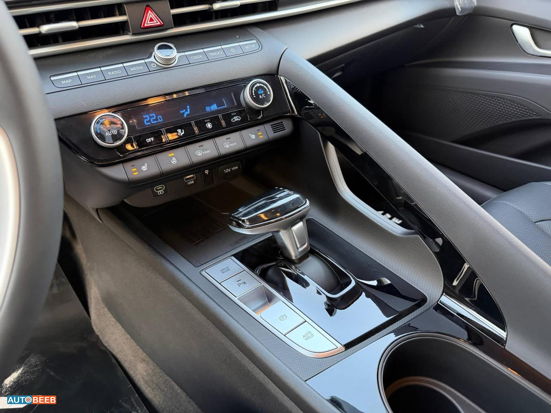 Hyundai Elantra 2025