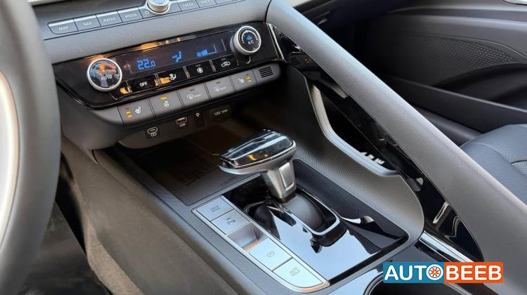 Hyundai Elantra 2025