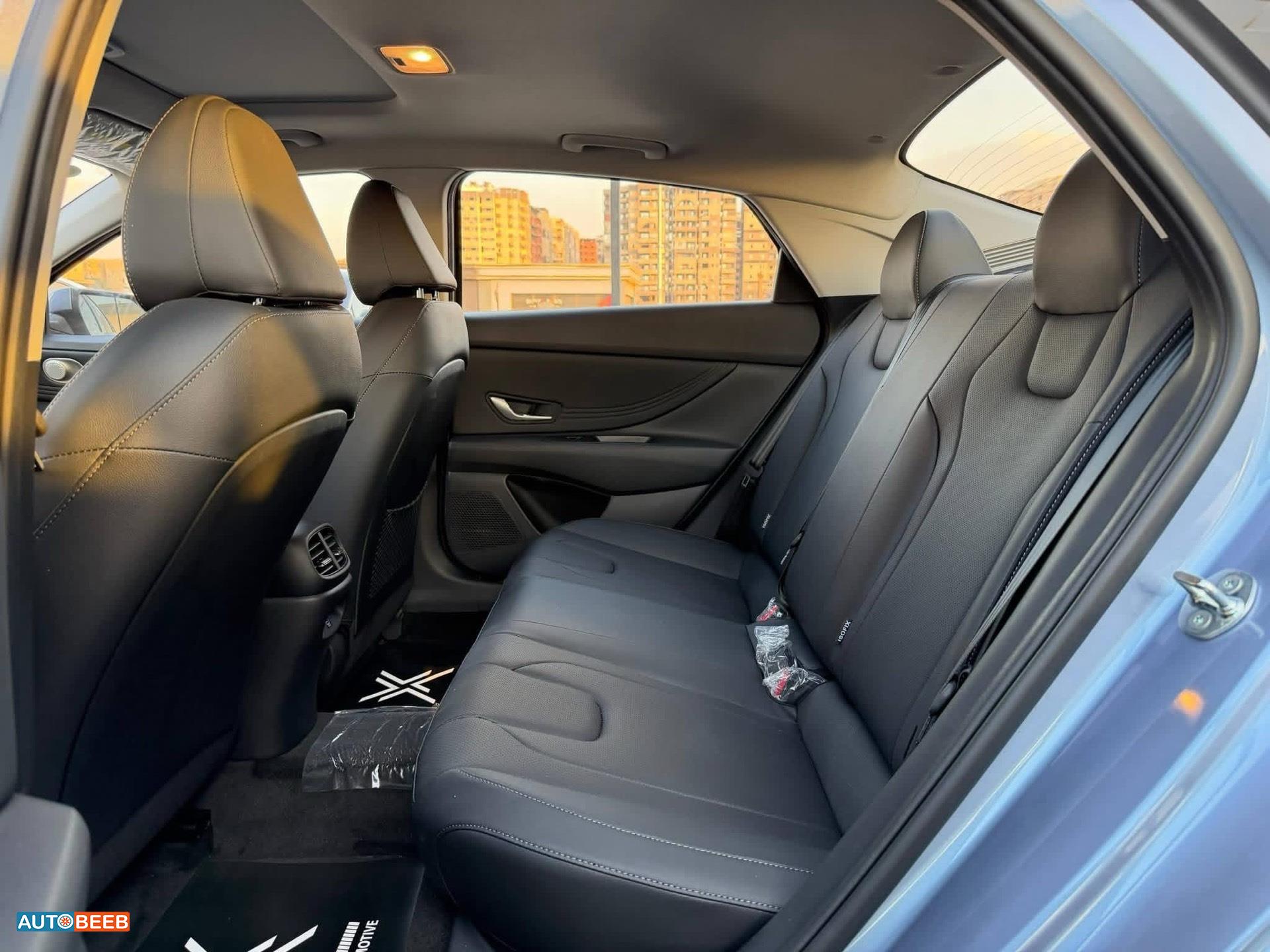 Hyundai Elantra 2025