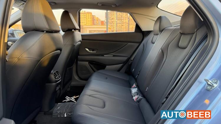 Hyundai Elantra 2025