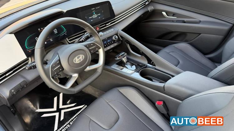 Hyundai Elantra 2025