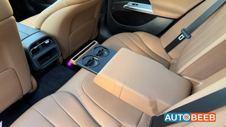 مرسيدس بنز E200 2025