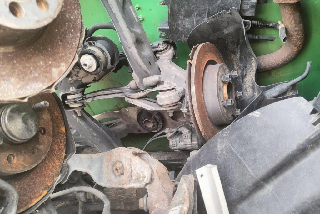 دنجل خلفي مرسيدس b250 2015 2016 2017