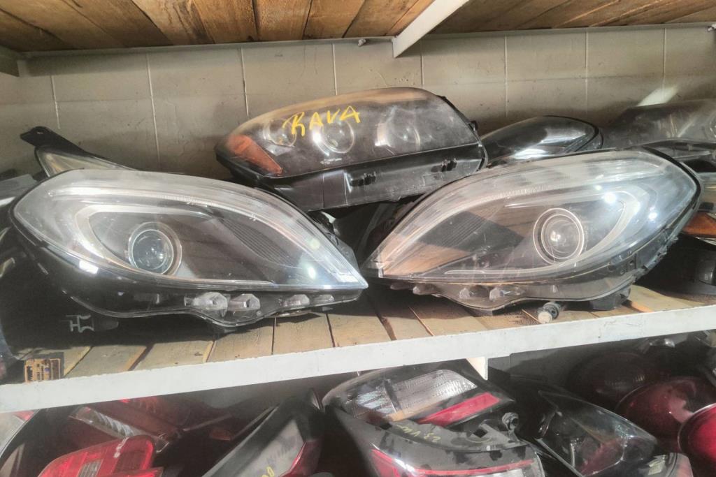 ضوء امامي يمين شمال مرسيدس b250 2015 2016 2017