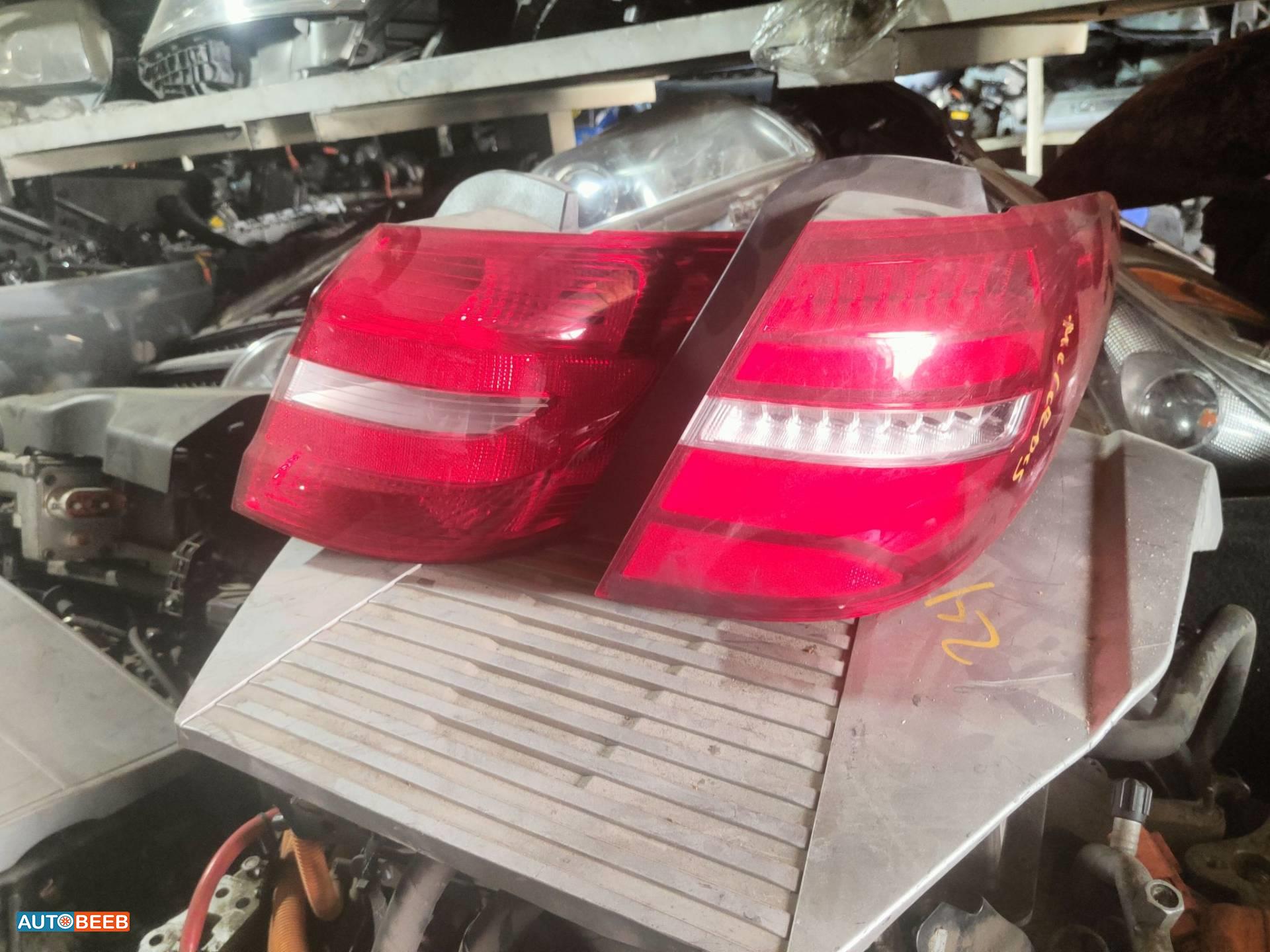 ضوء خلفي يمين شمال مرسيدس b250 2015 2016 2017