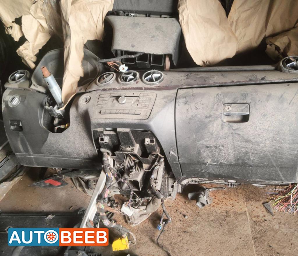 Cabin  Dashboard Mercedes Benz B250