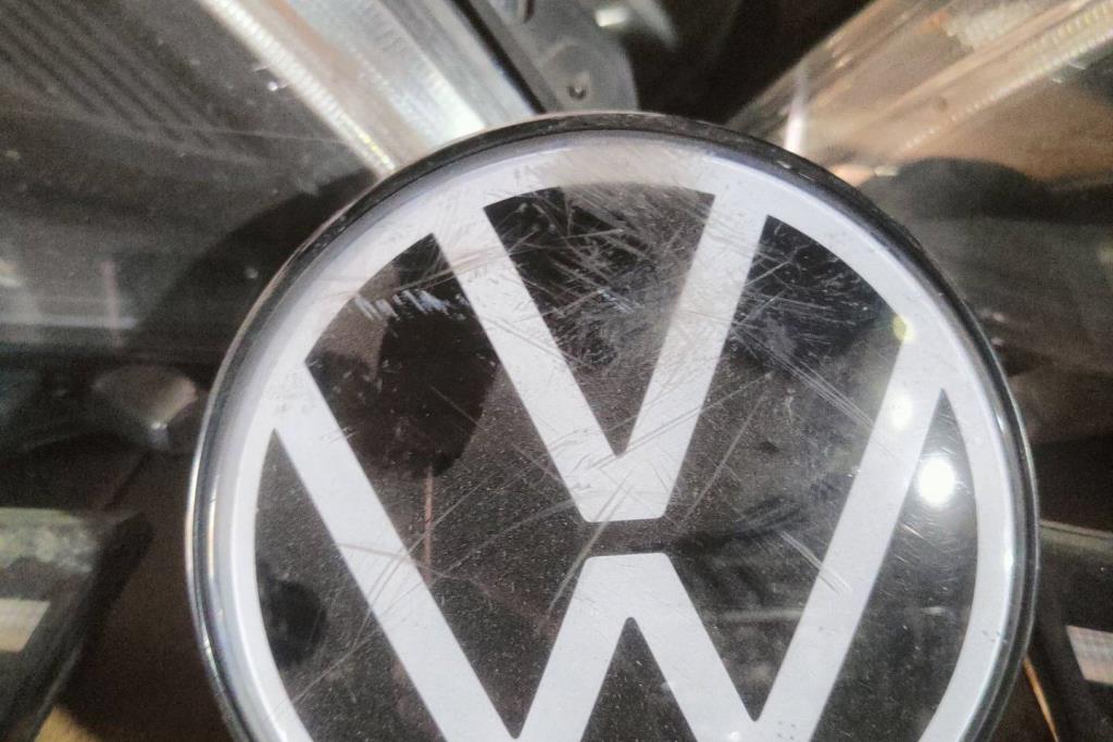 شعار طمبون امامي فولكس فاجن id4 2021 2022 2023 2024