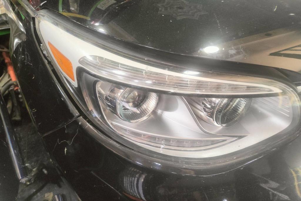 ضوء امامي يمين كيا سول 2018 2019