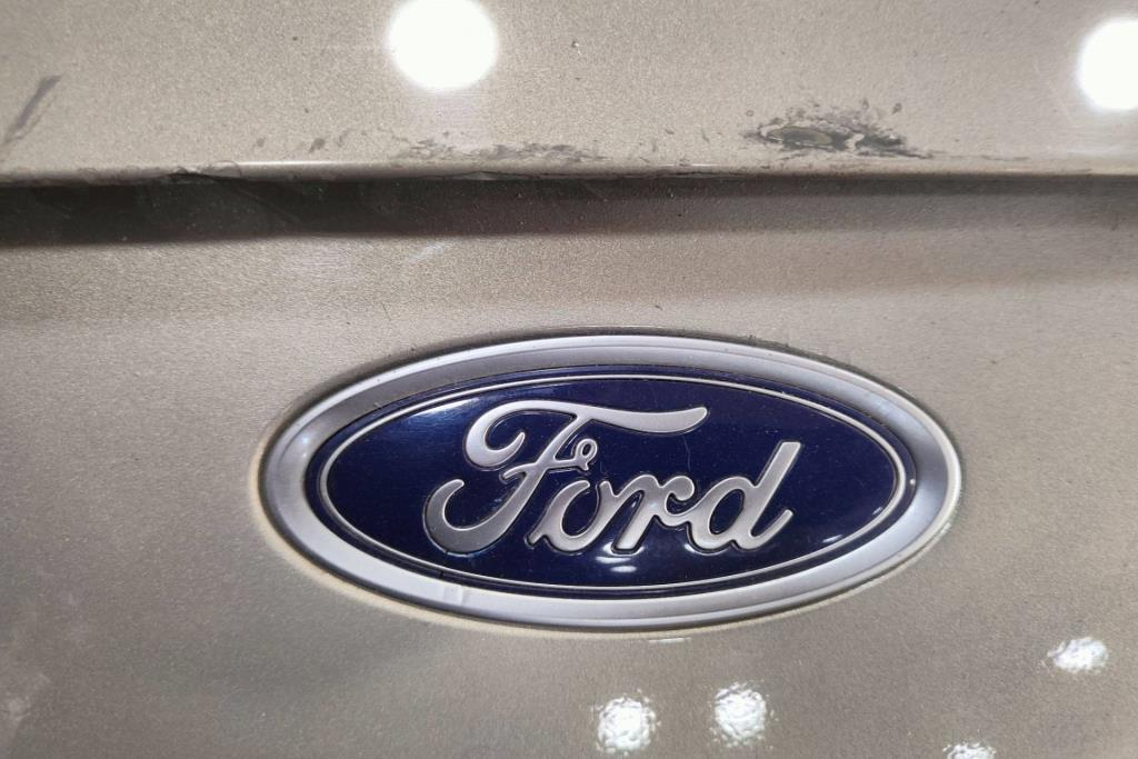 Body  Emblems Ford Fusion