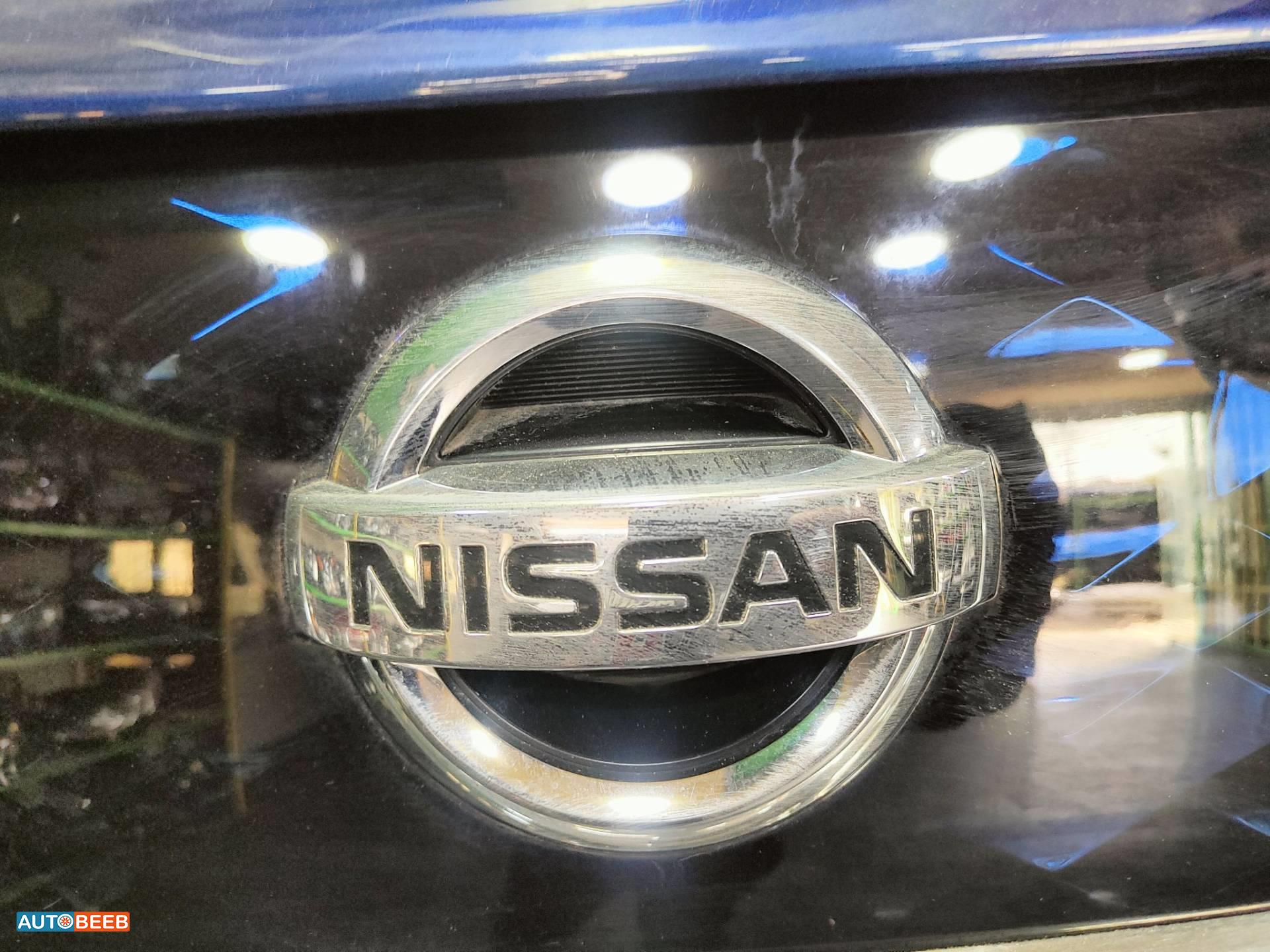 Body  Emblems Nissan Leaf