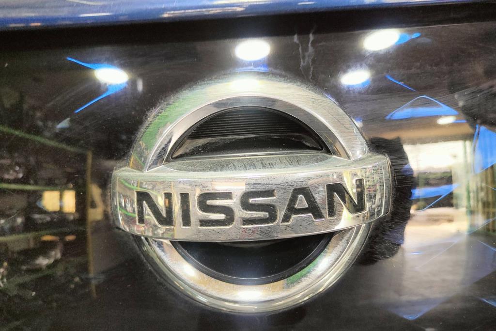 Body  Emblems Nissan Leaf