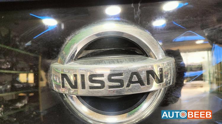 Body  Emblems Nissan Leaf