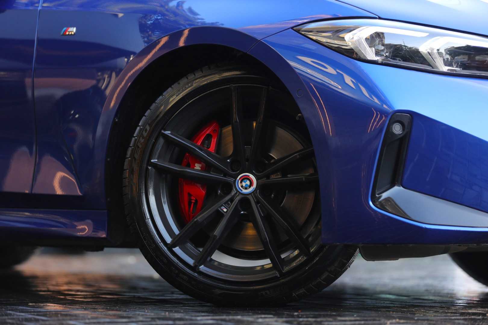 بي ام دبليو 330i 2023