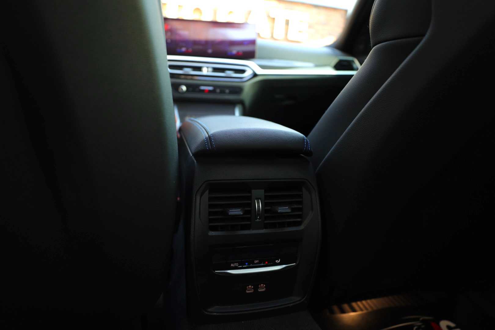 بي ام دبليو 330i 2023