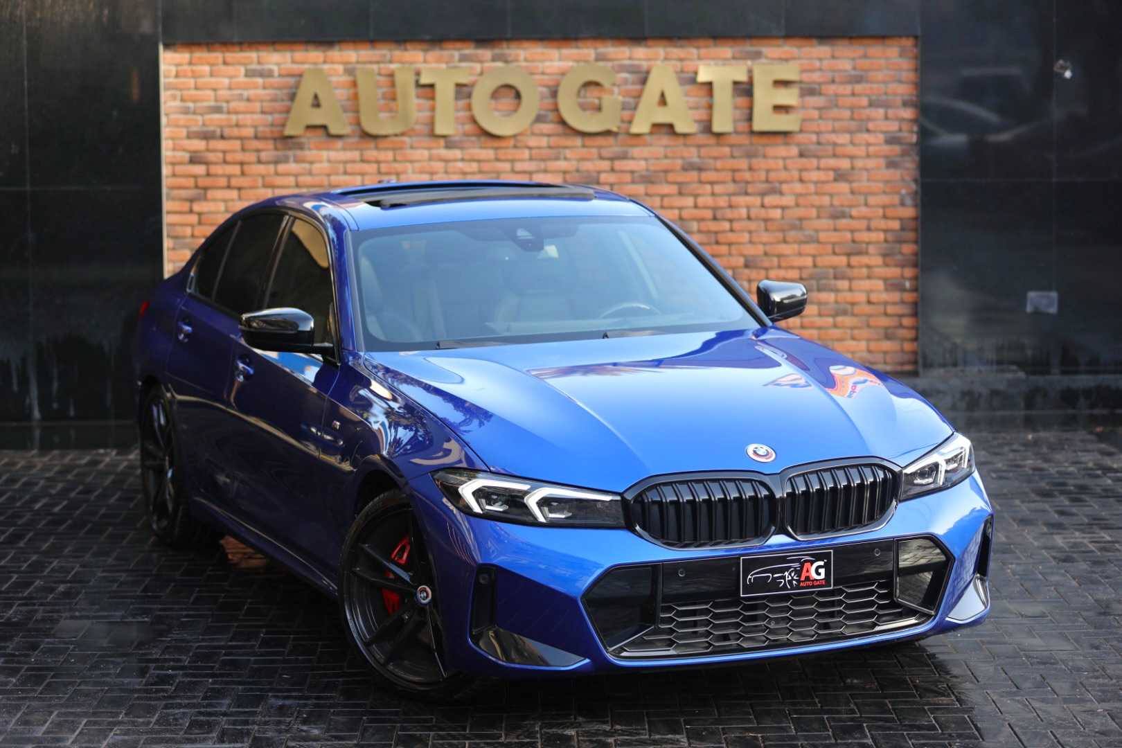 بي ام دبليو 330i 2023