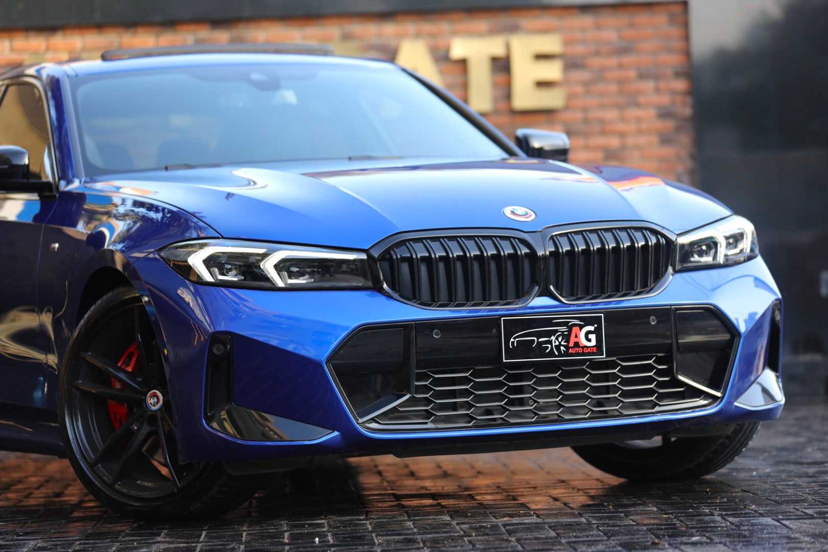 بي ام دبليو 330i 2023