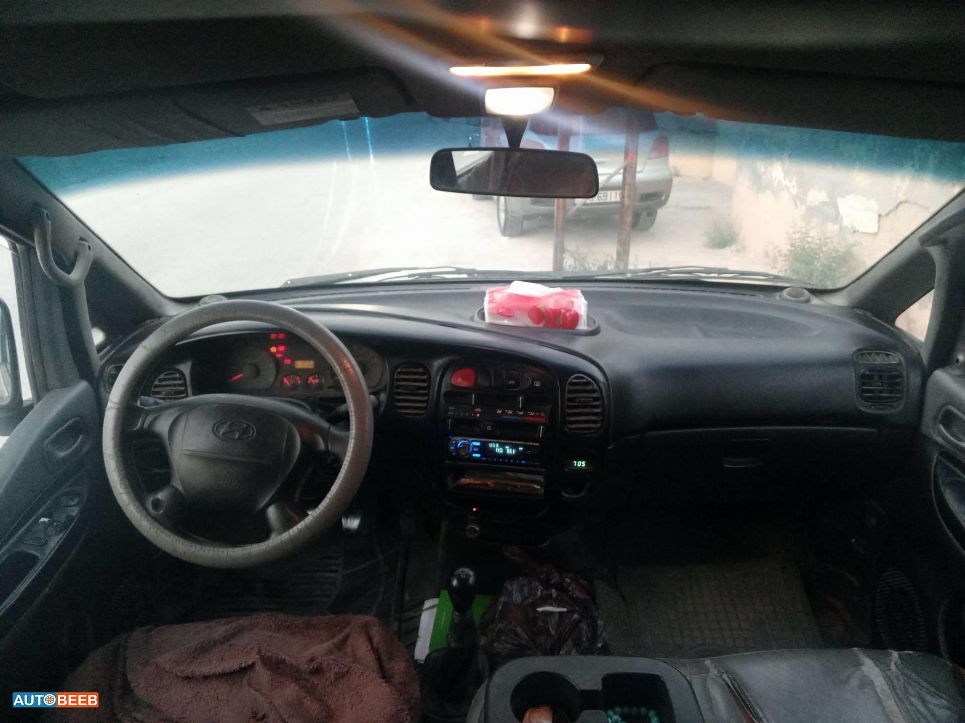 ميني باص هيونداي 2004