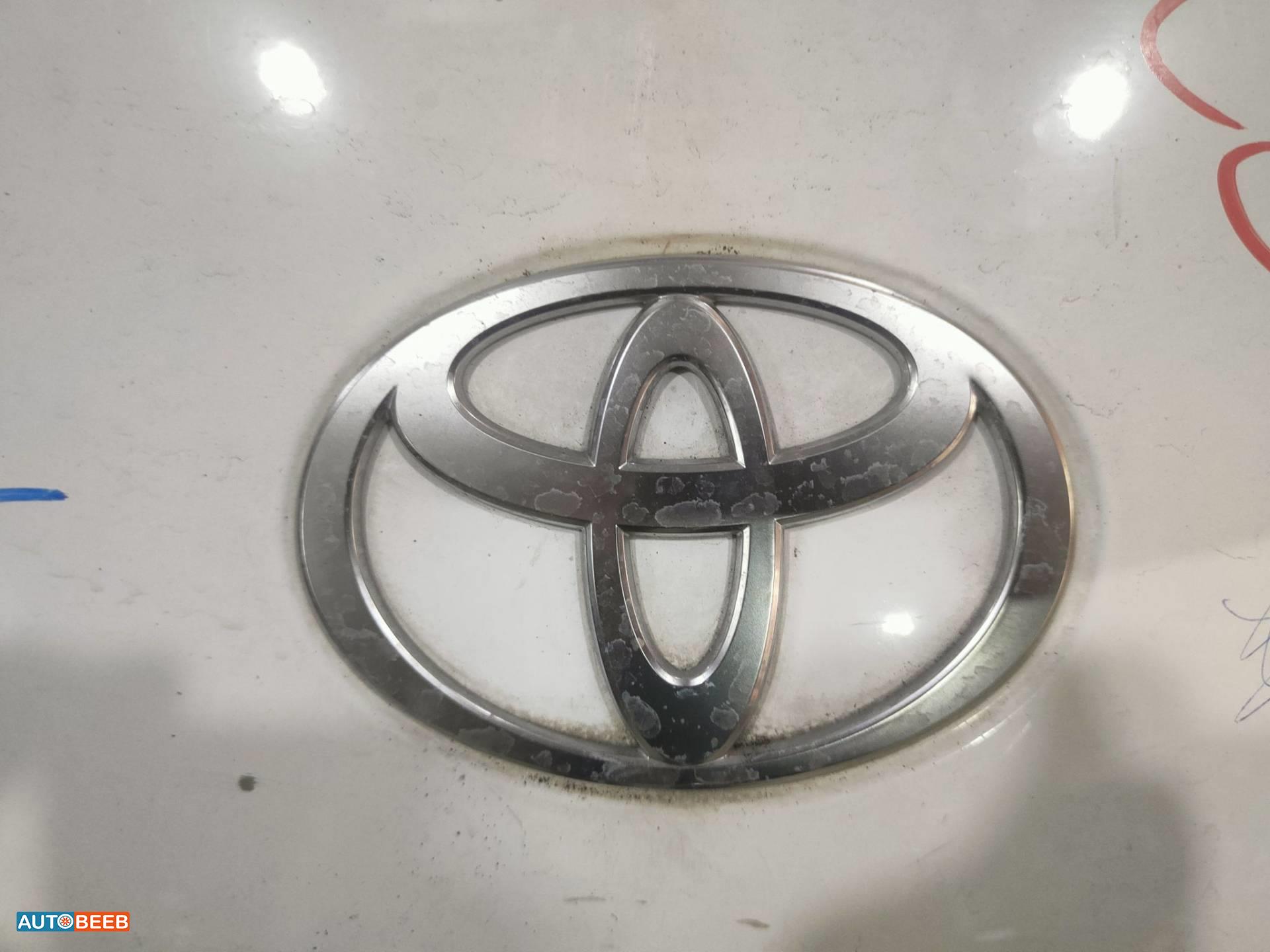 شعار طمبون امامي تويوتا كامري 2025 2026