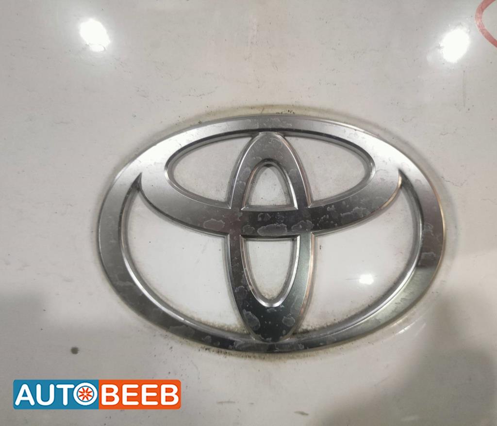 شعار طمبون امامي تويوتا كامري 2025 2026