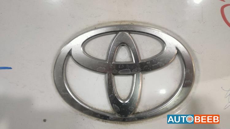 شعار طمبون امامي تويوتا كامري 2025 2026