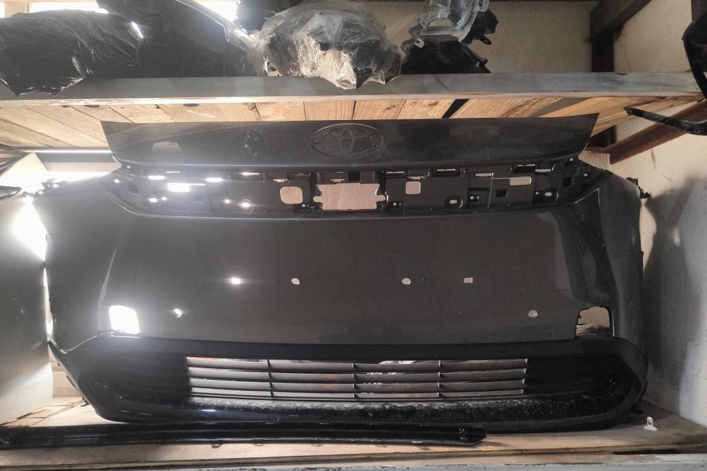 طمبون امامي تويوتا bz4x 2024 2025