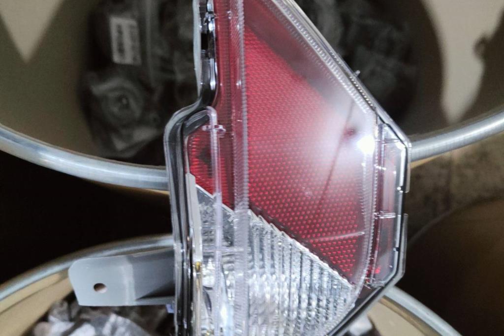 عاكسة غطاء خلفي تويوتا راف فور 2018