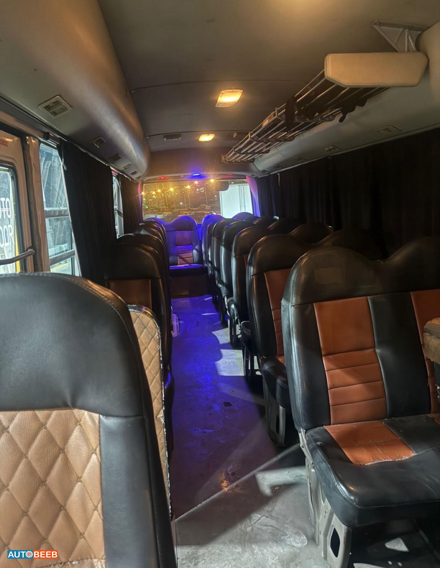 ميني باص ميتسوبيشي 2005