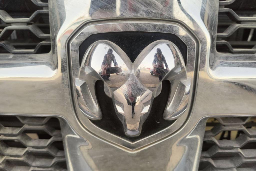 شعار طمبون امامي دودج رام 2014 2015 2016