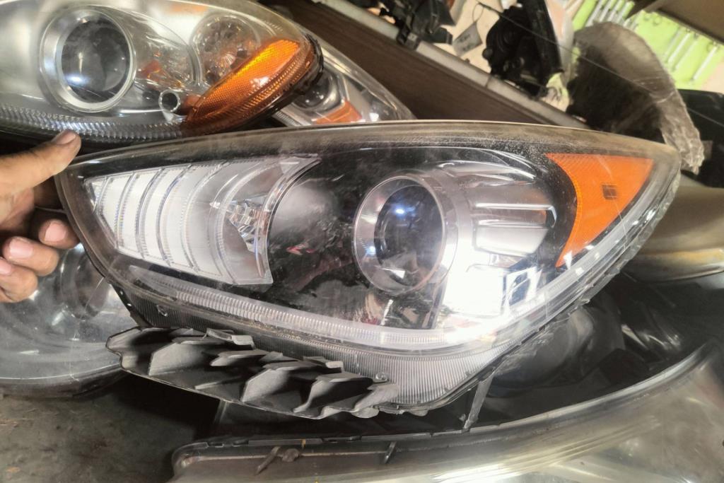 ضوء امامي يمين شمال كيا نيرو 2015 2016 2017 2018 2019