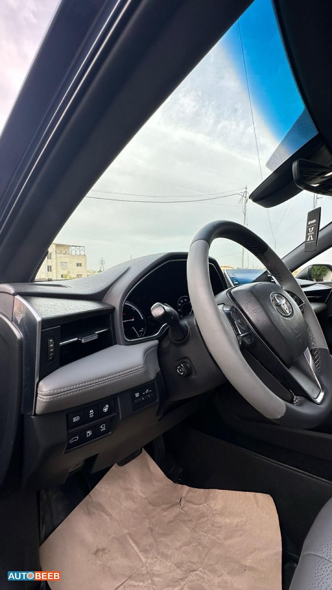 تويوتا افالون 2019