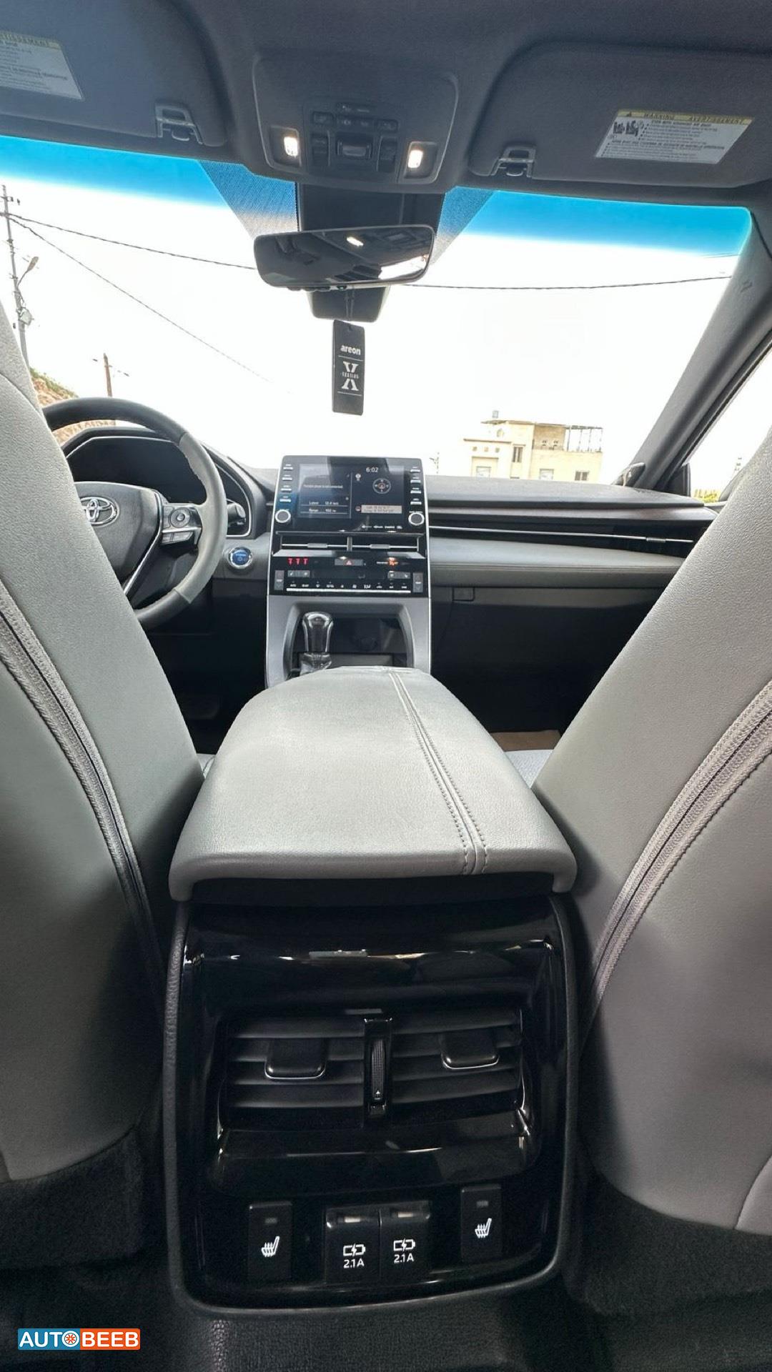 تويوتا افالون 2019