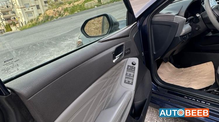 تويوتا افالون 2019