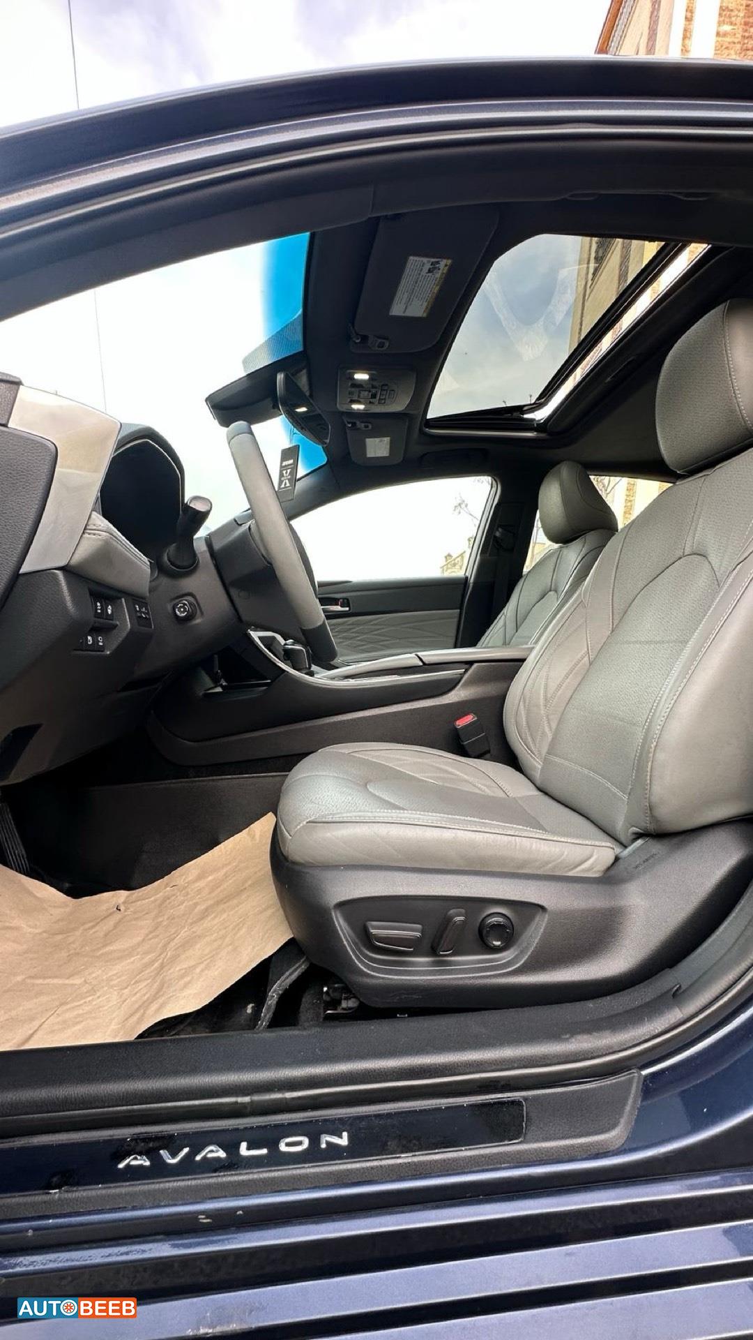 تويوتا افالون 2019