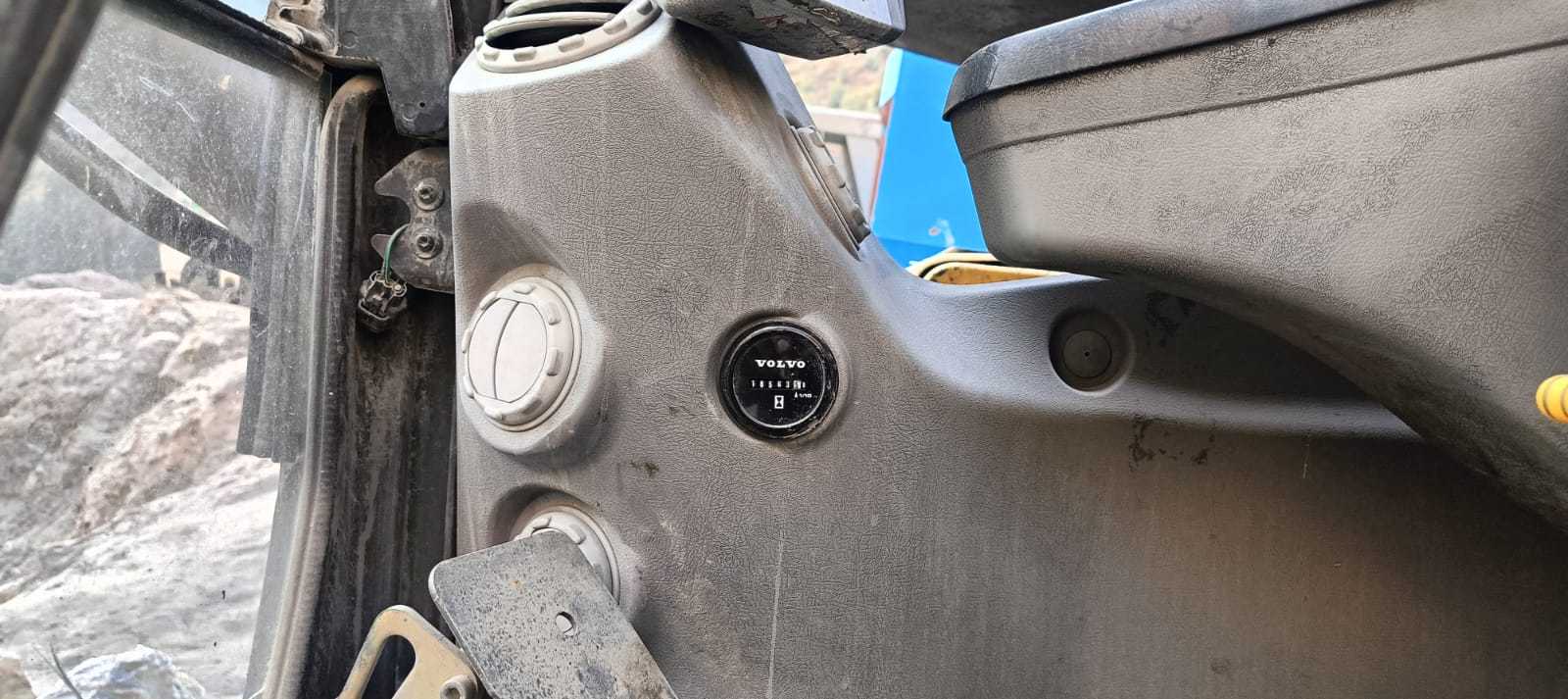 حفارة فولفو 2016