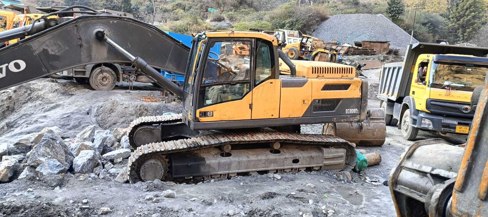 حفارة فولفو 2016