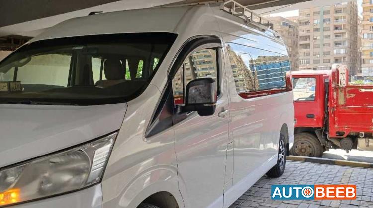 Minibus Toyota 2023