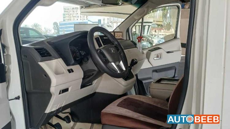 Minibus Toyota 2023